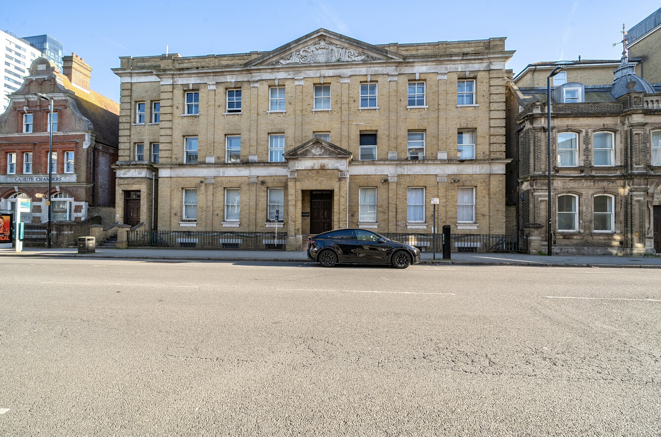 2 bedroom maisonette for sale