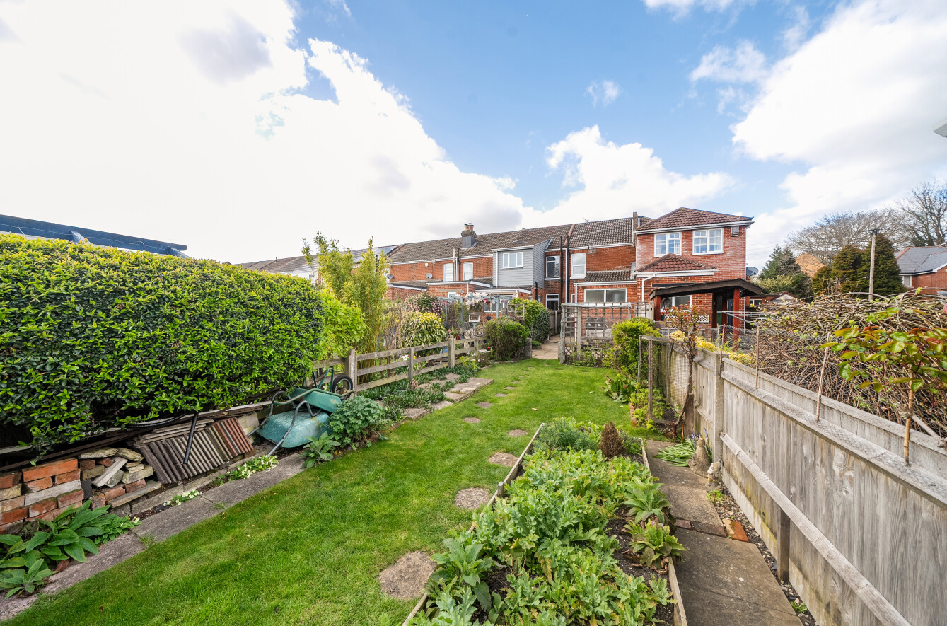 2 bedroom  terraced house for sale