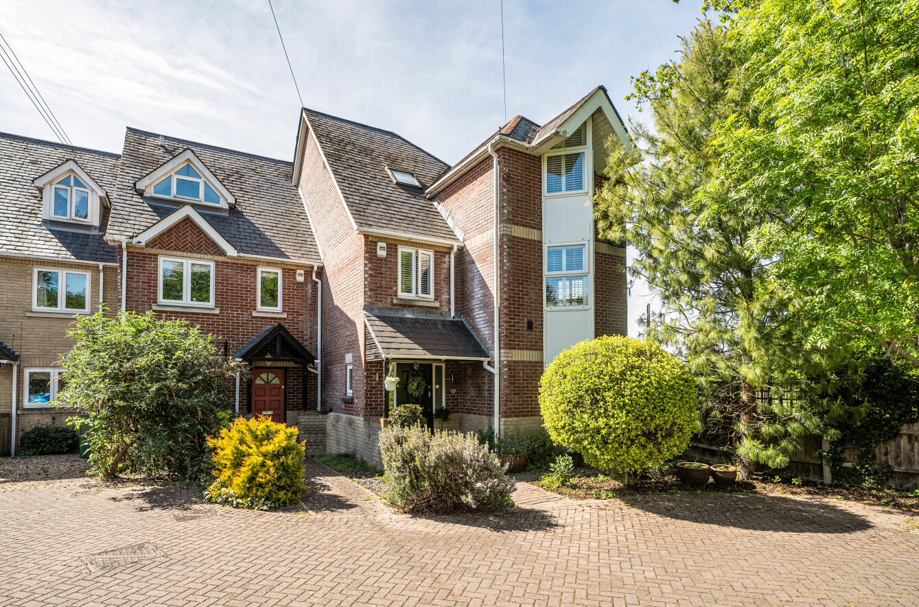4 bedroom terraced house for sale