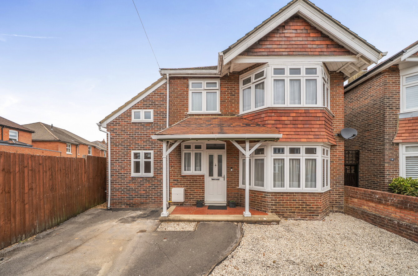 5 bedroom  detached house for sale