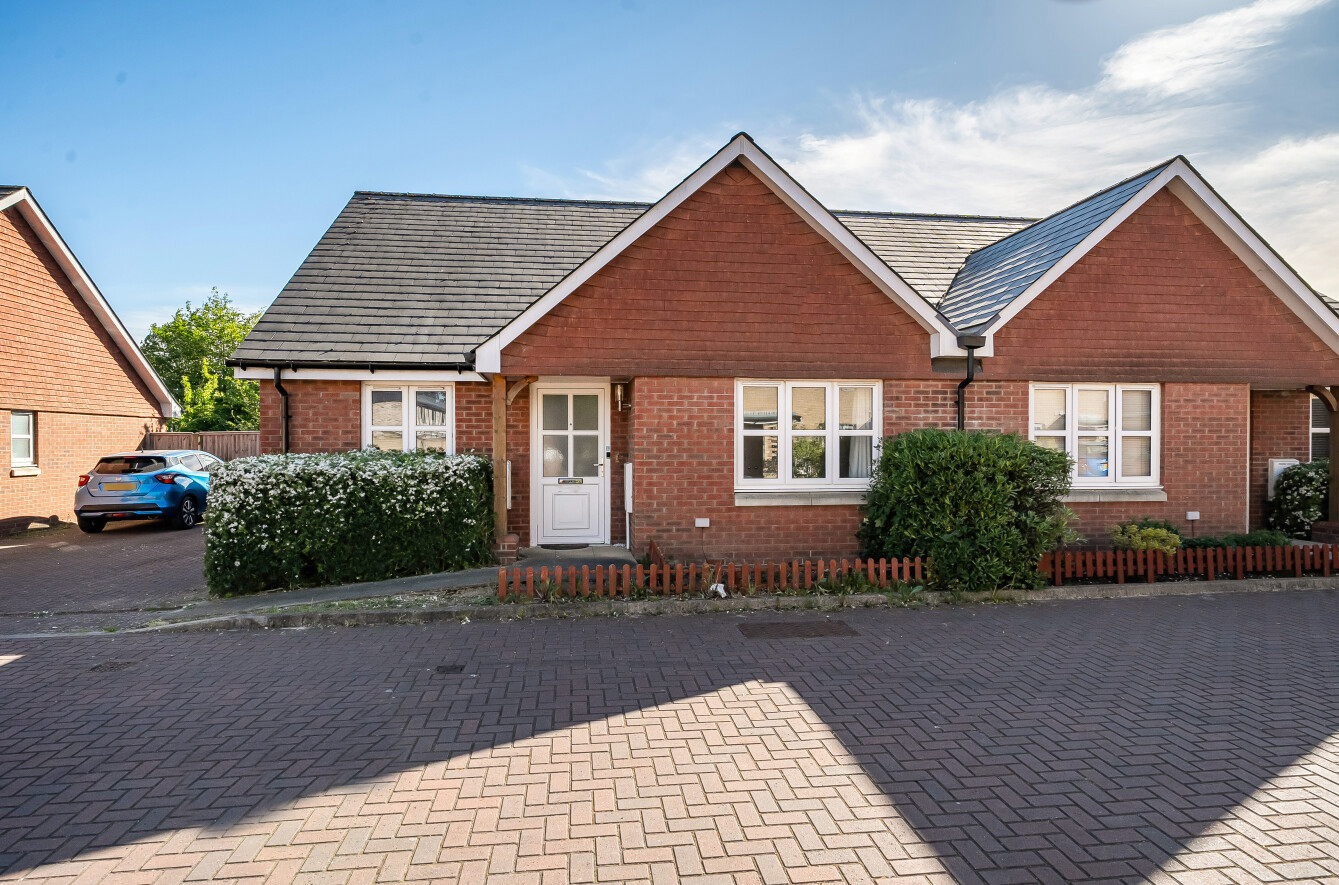 2 bedroom semi-detached bungalow for sale