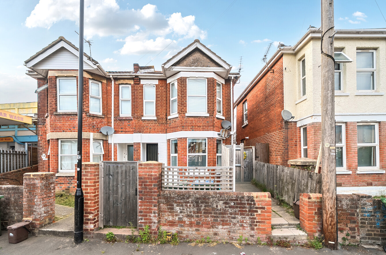 2 bedroom maisonette for sale