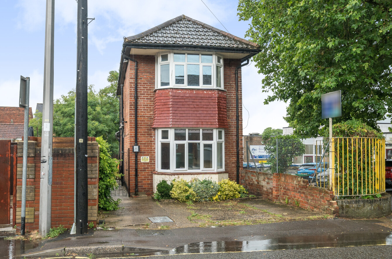 2 bedroom  detached house for sale