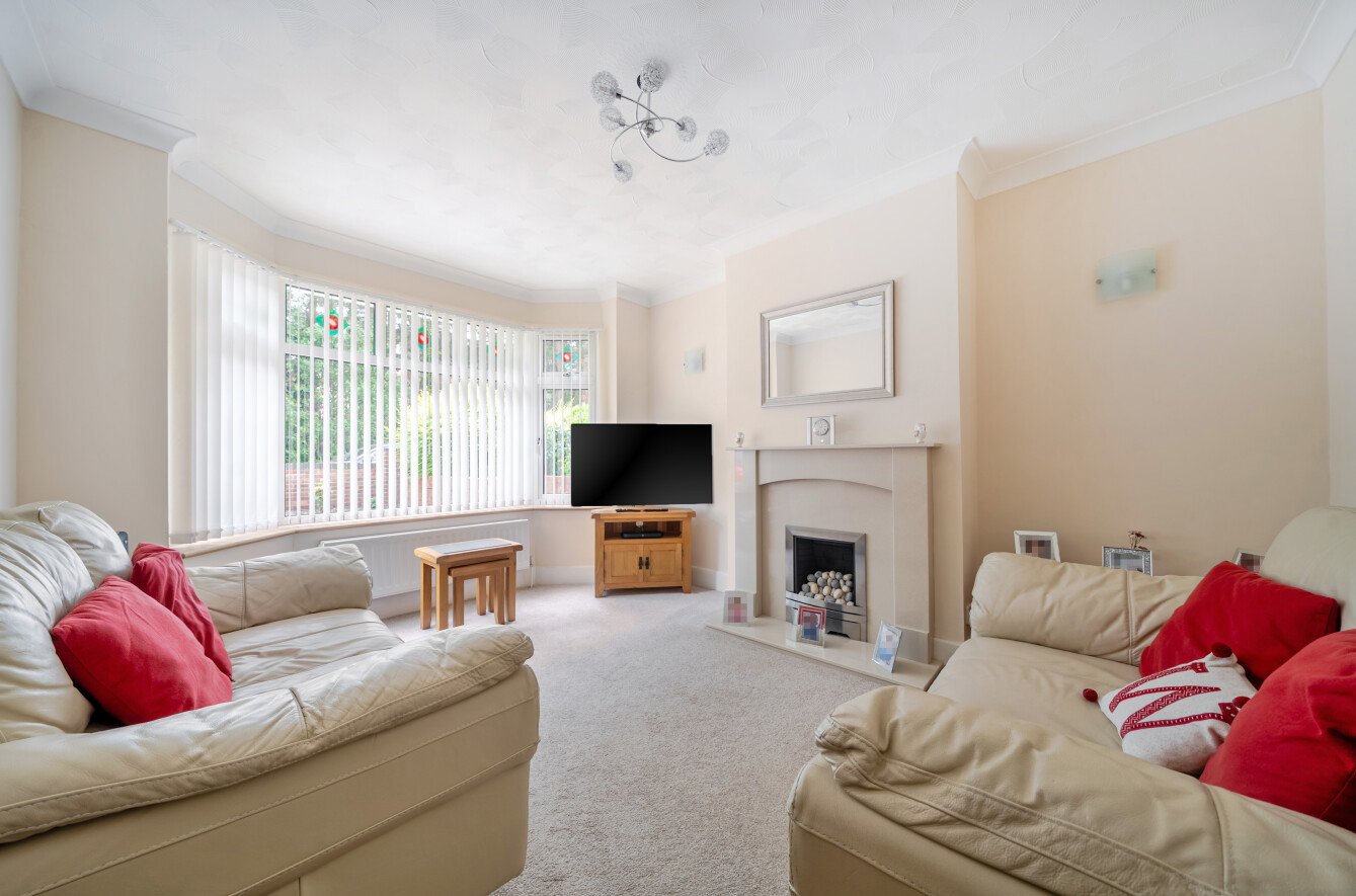 3 bedroom  semi-detached house for sale