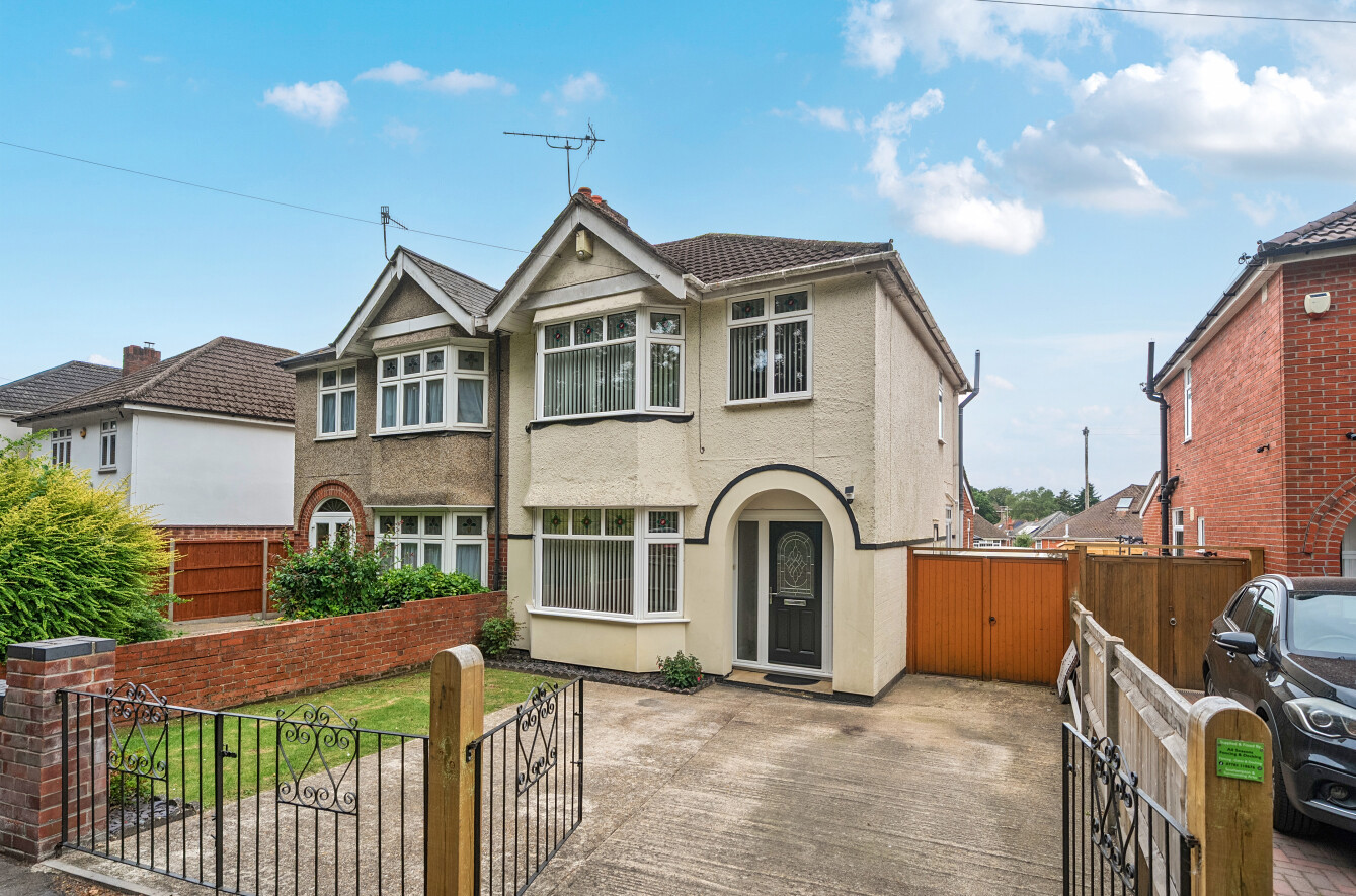 3 bedroom  semi-detached house for sale