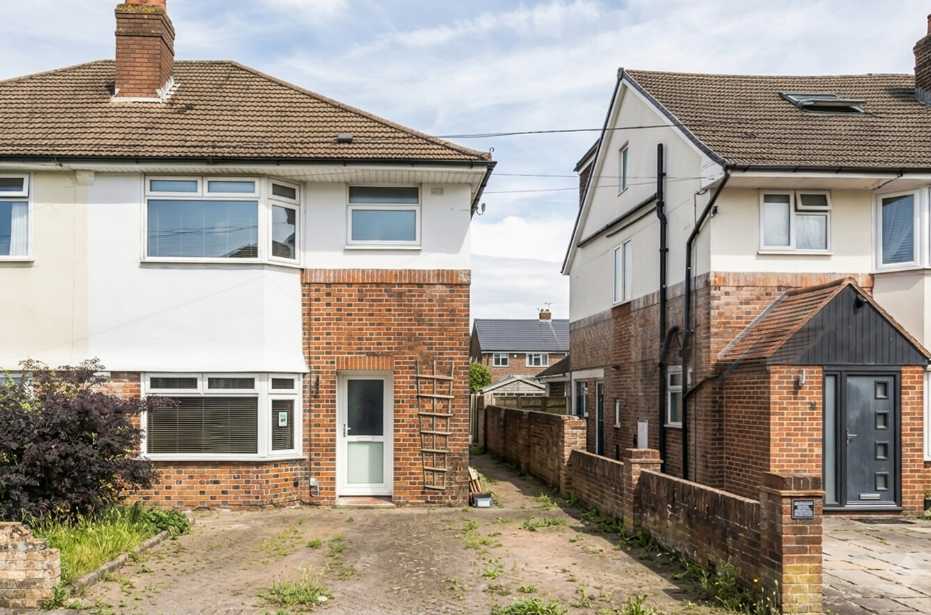 3 bedroom  semi-detached house for sale