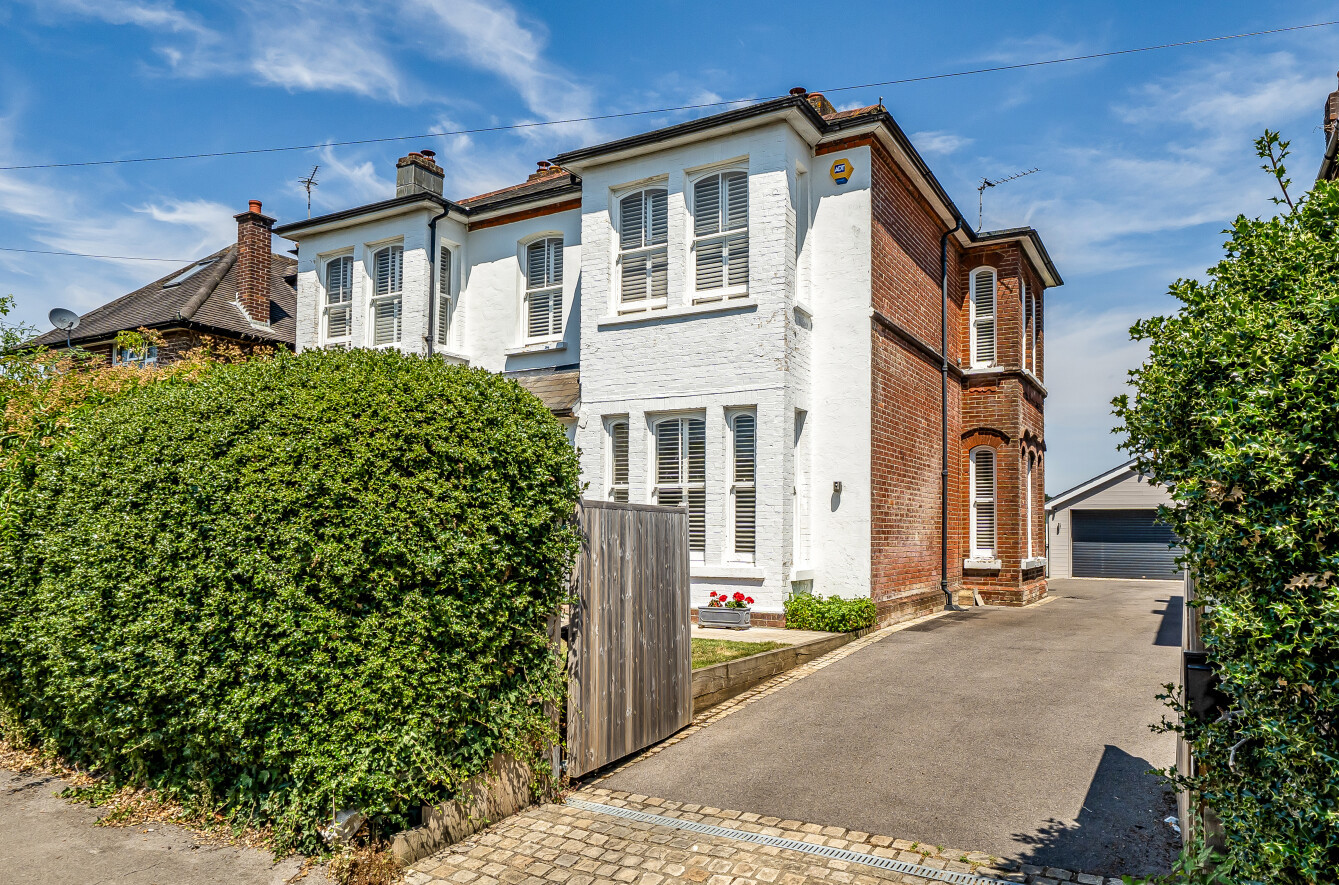 5 bedroom  detached house for sale