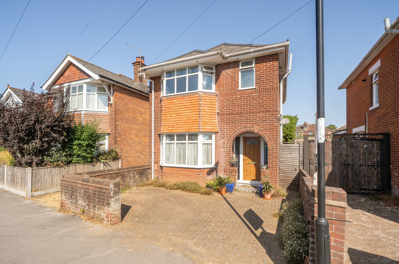 3 bedroom  detached house for sale