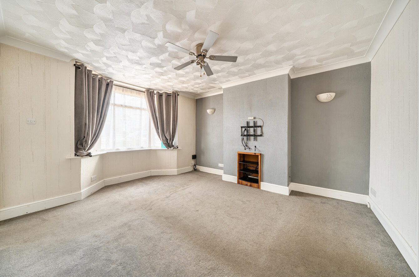 3 bedroom  semi-detached house for sale