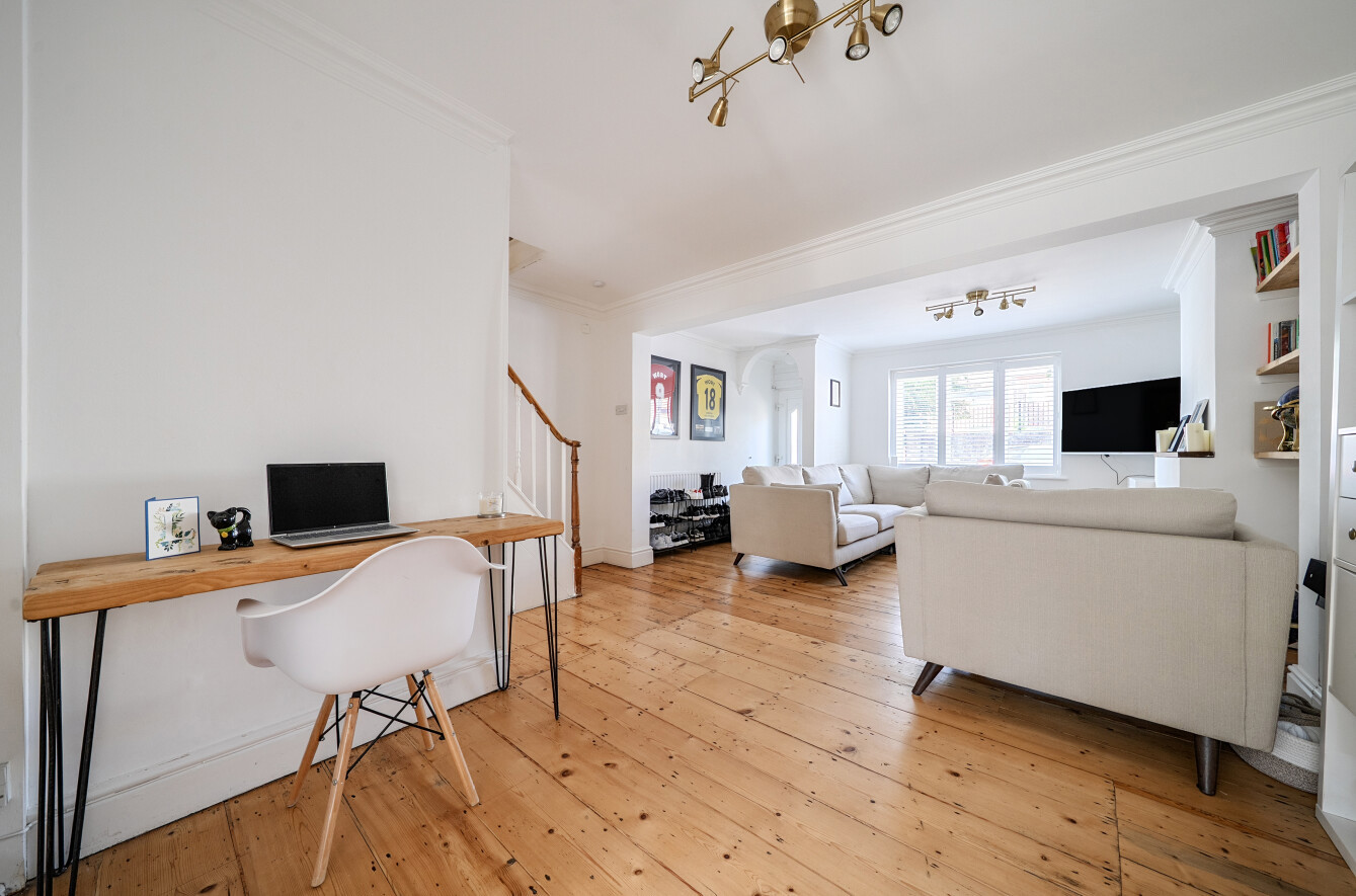 2 bedroom  terraced house for sale