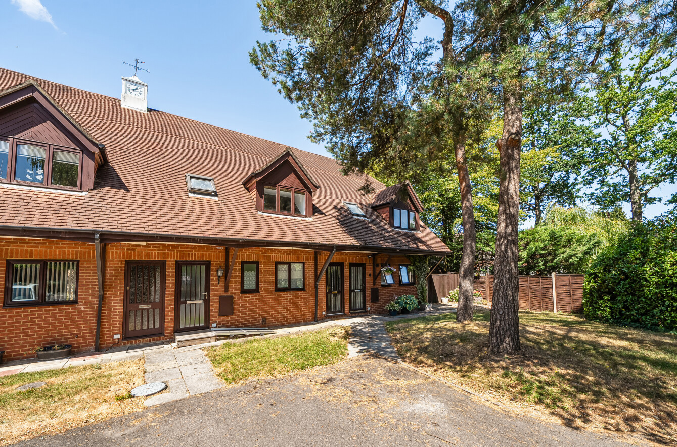 1 bedroom maisonette for sale