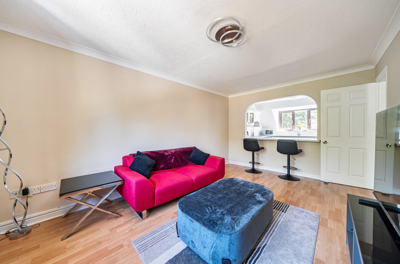1 bedroom maisonette for sale