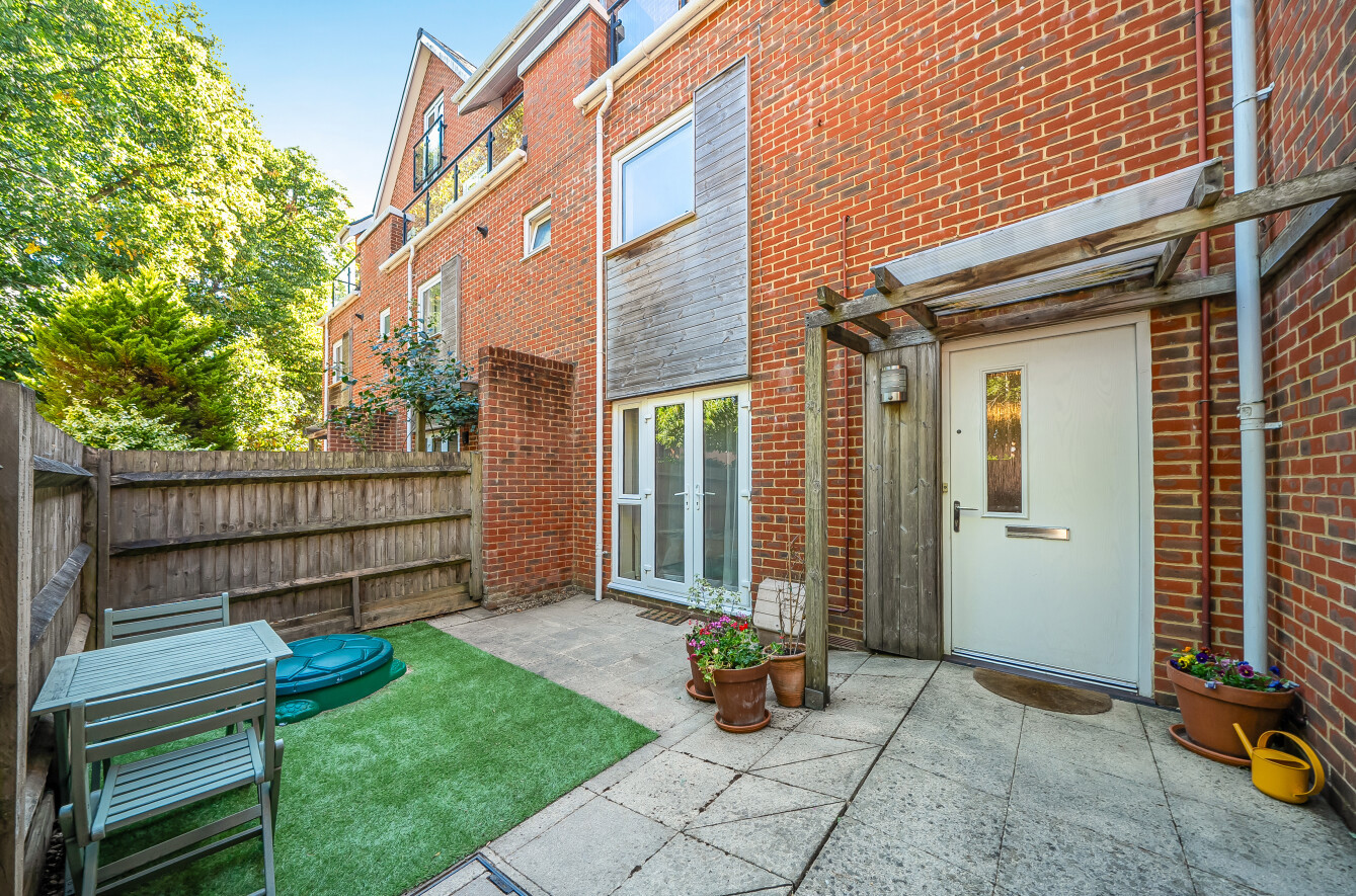 3 bedroom maisonette for sale