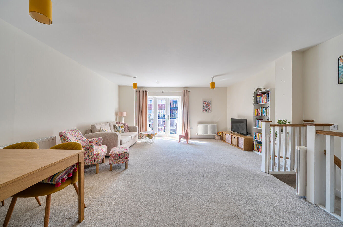 3 bedroom maisonette for sale