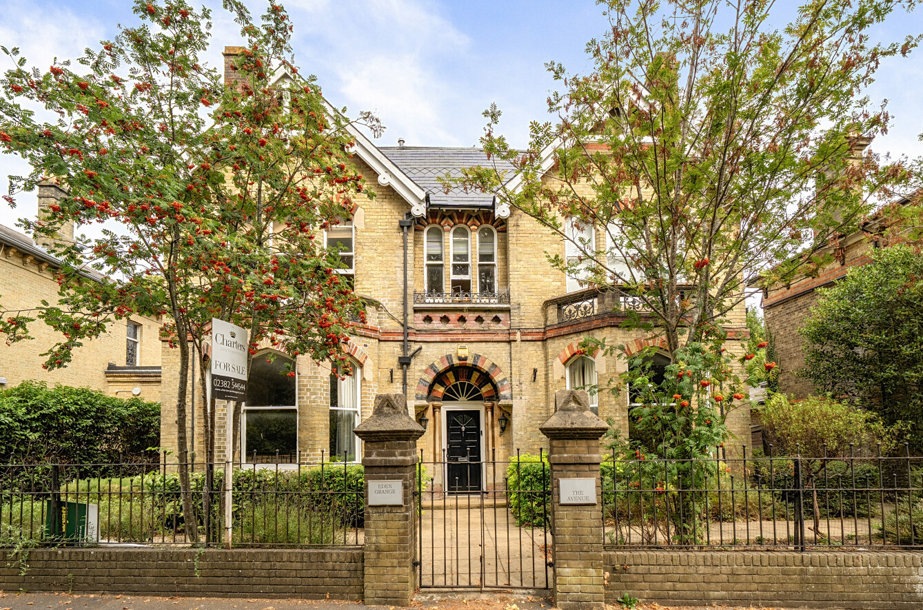 2 bedroom maisonette for sale