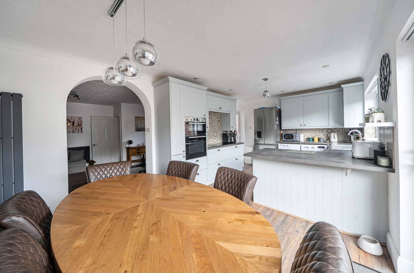 3 bedroom  semi-detached house for sale