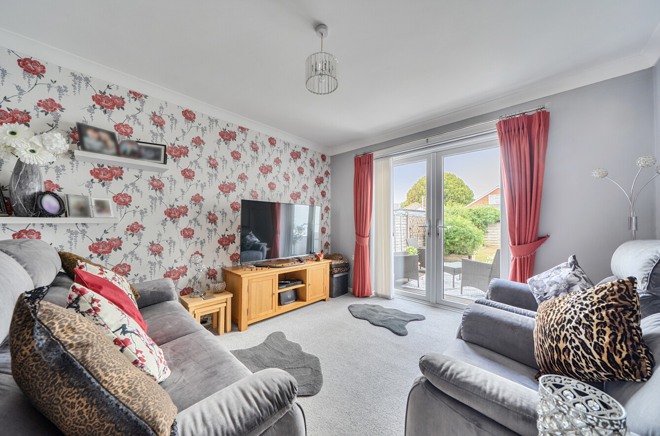 2 bedroom detached bungalow for sale
