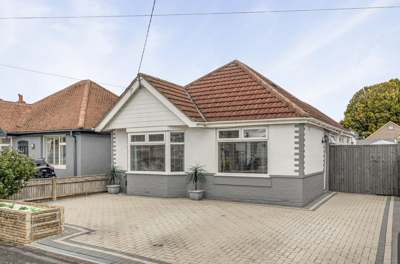 2 bedroom detached bungalow for sale