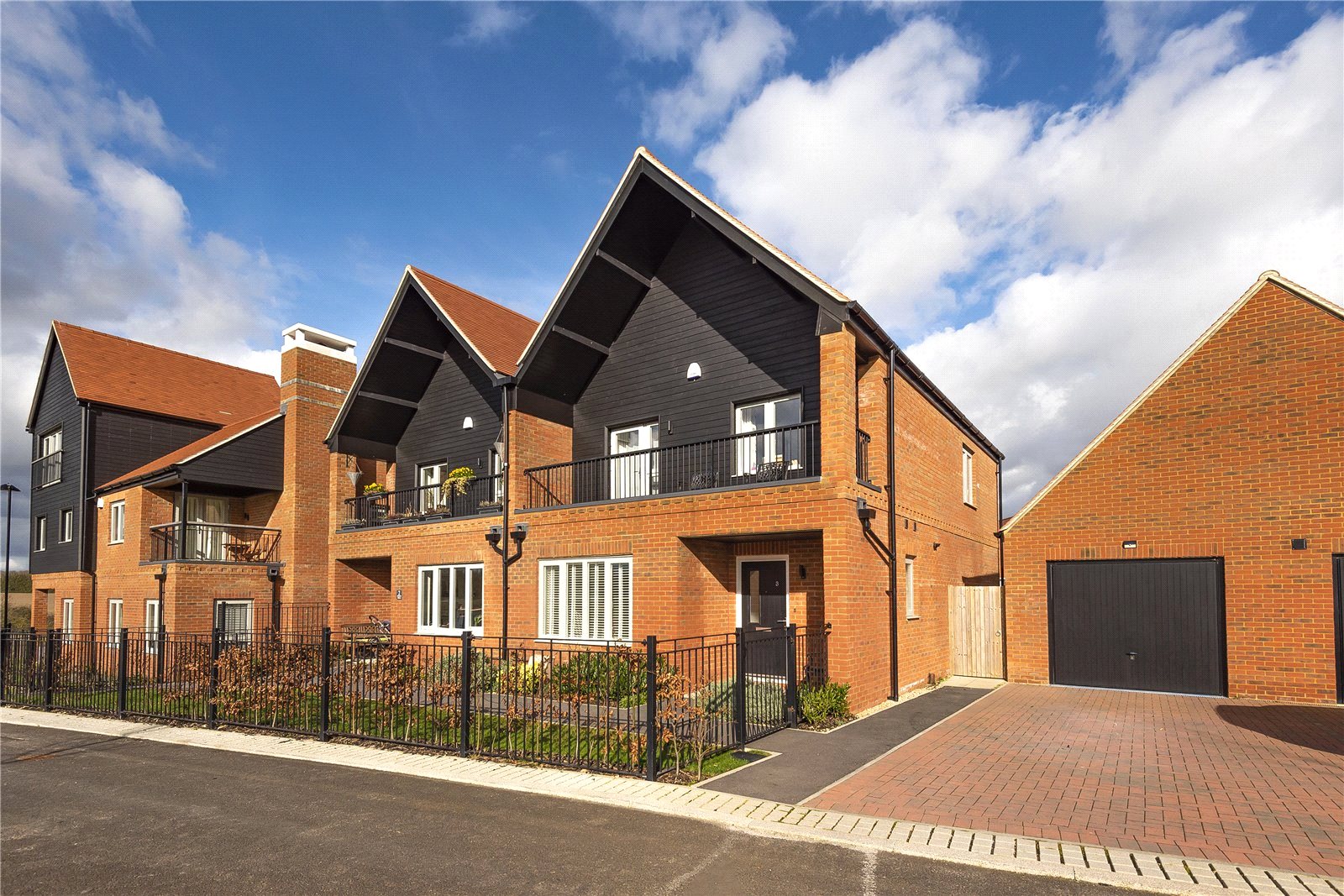 4 bedroom semi-detached house to rent
