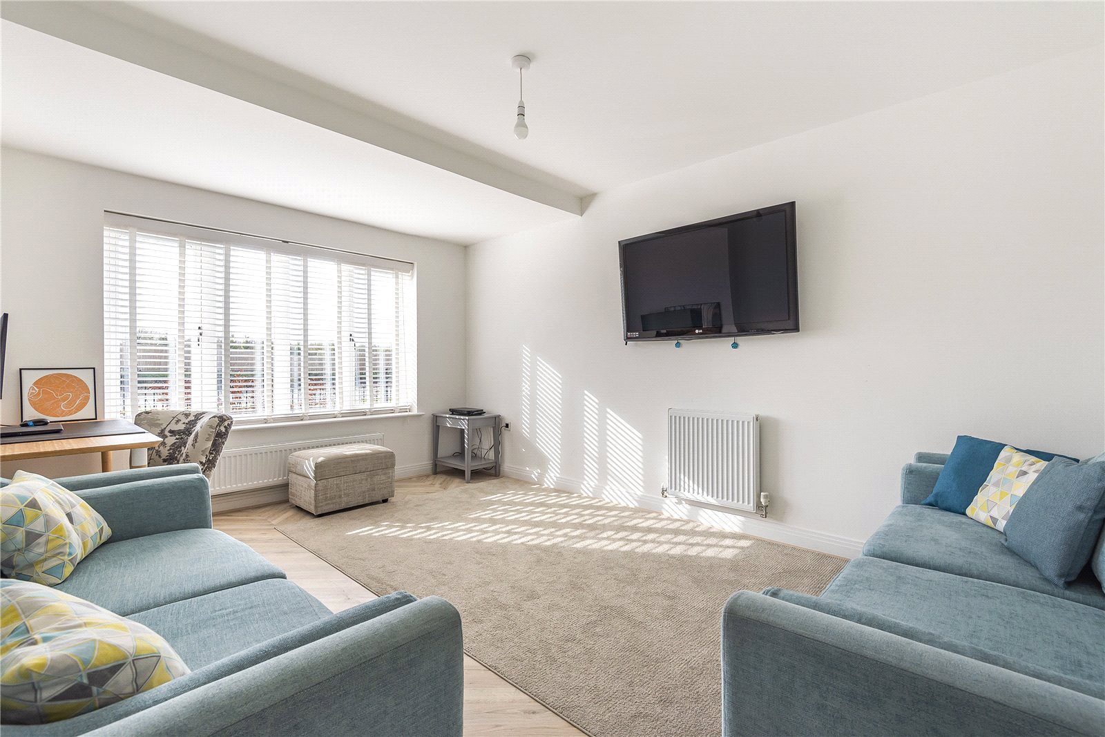 4 bedroom  semi-detached house to rent