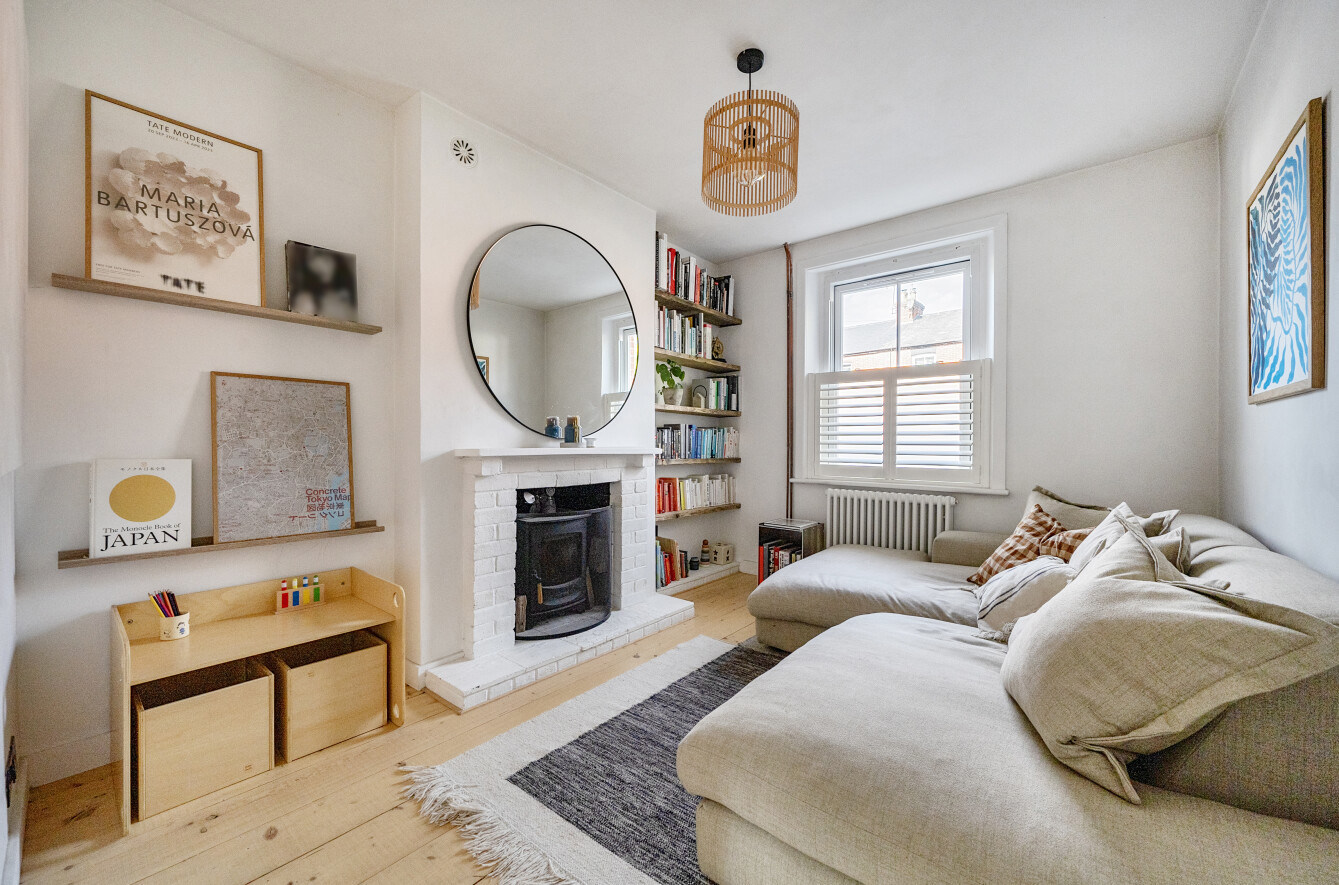 2 bedroom  semi-detached house for sale