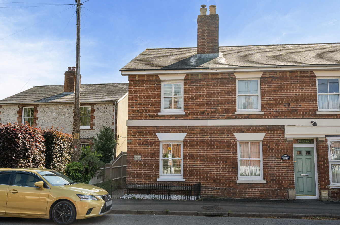 2 bedroom  semi-detached house for sale
