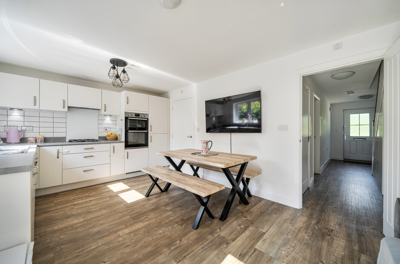 4 bedroom semi-detached house to rent