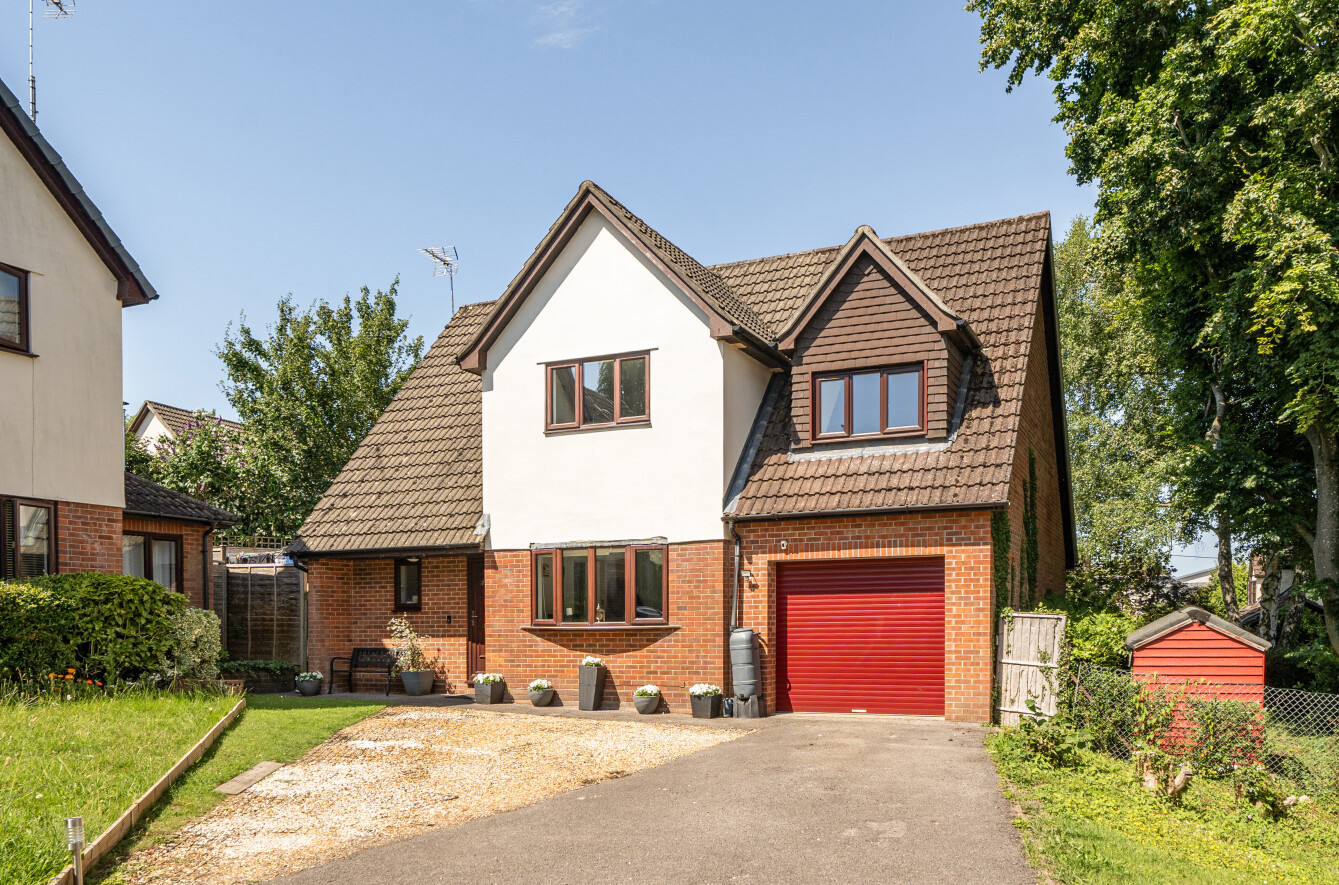 4 bedroom detached house for sale