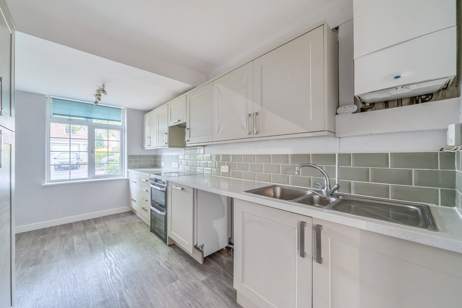3 bedroom semi-detached house to rent
