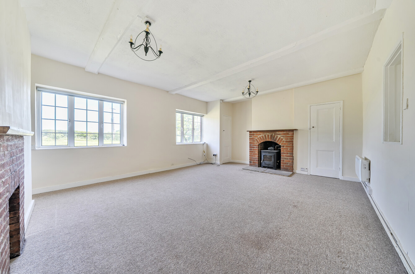 3 bedroom  semi-detached house to rent