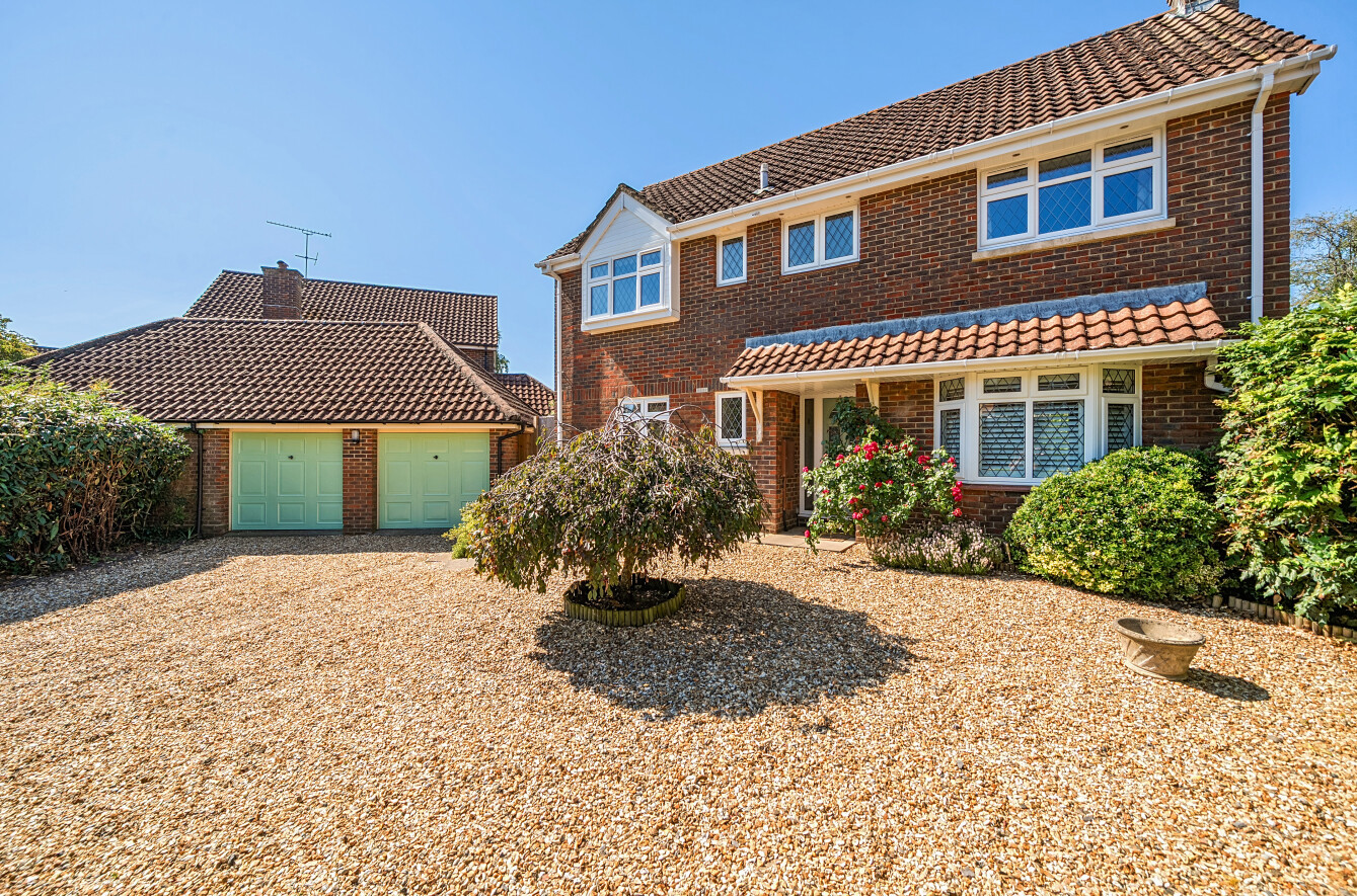 4 bedroom  detached house for sale