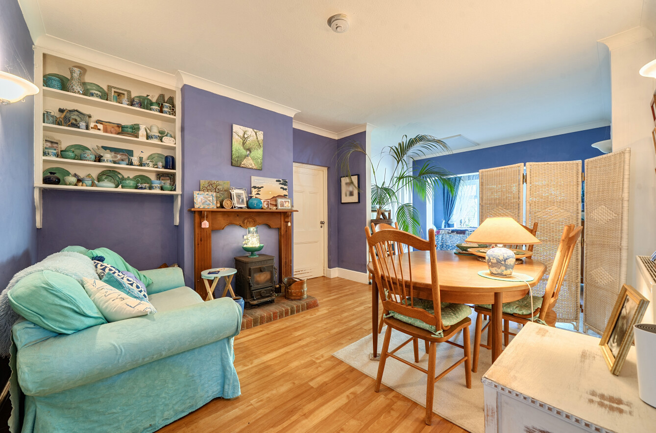 5 bedroom  detached house for sale