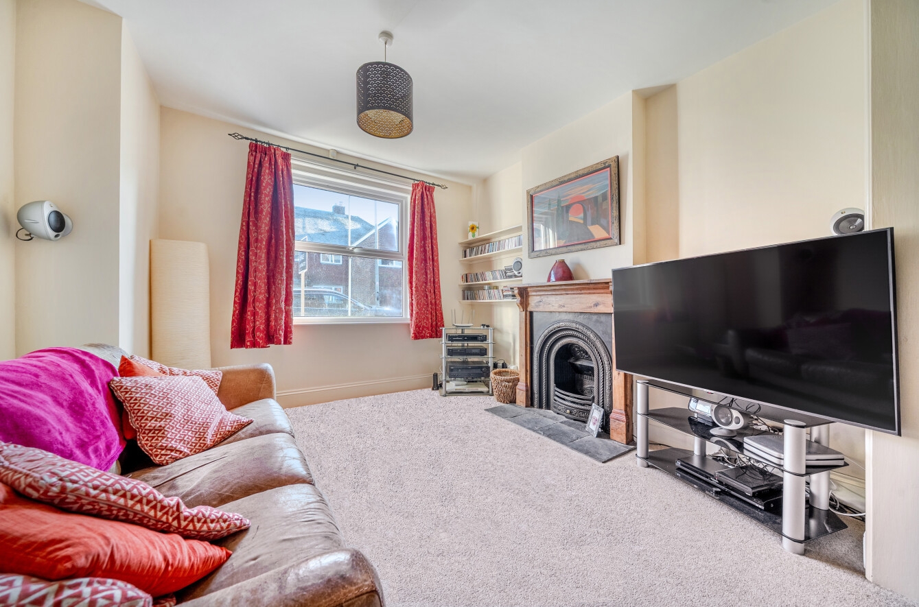 3 bedroom  semi-detached house for sale