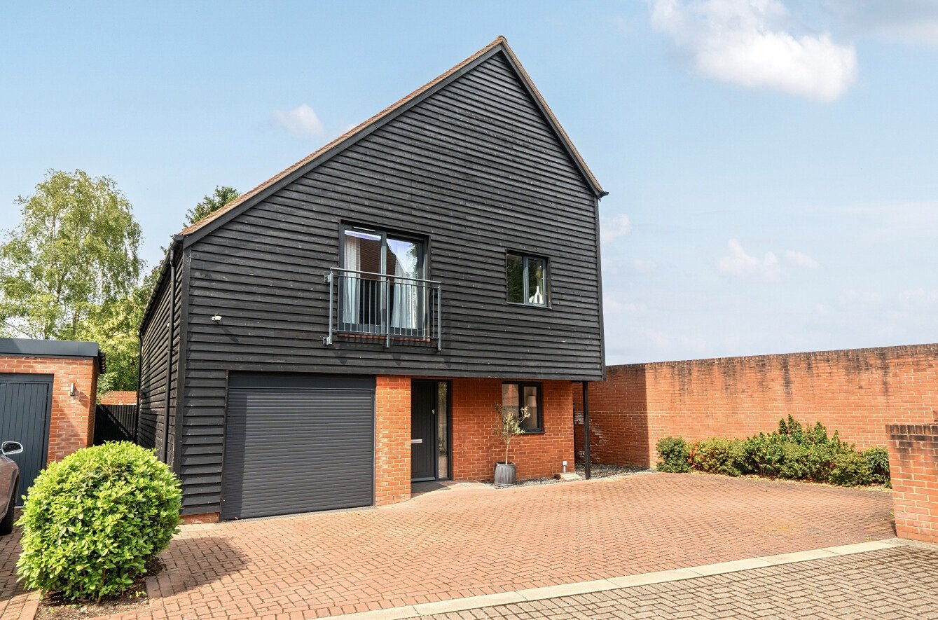 4 bedroom  detached house for sale