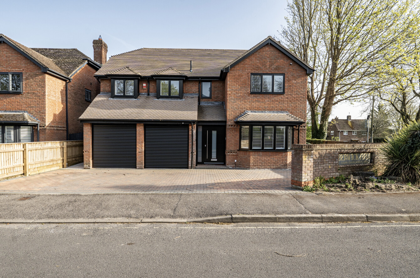 Halls Farm Close