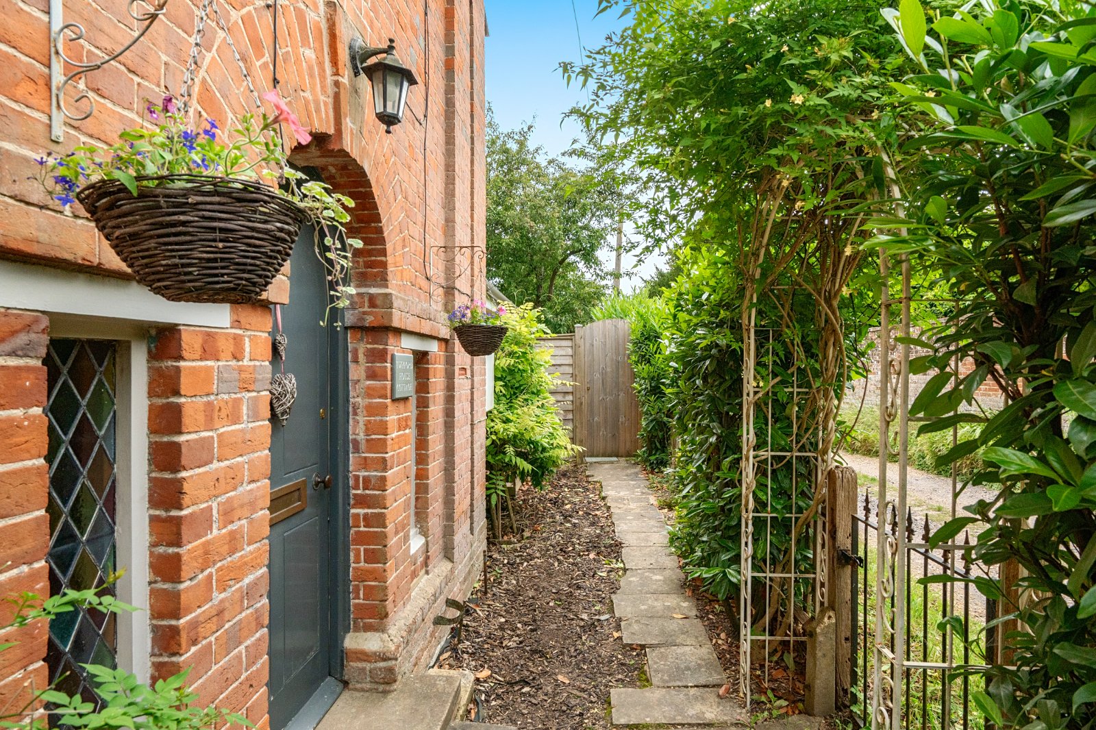 3 bedroom  semi-detached house for sale