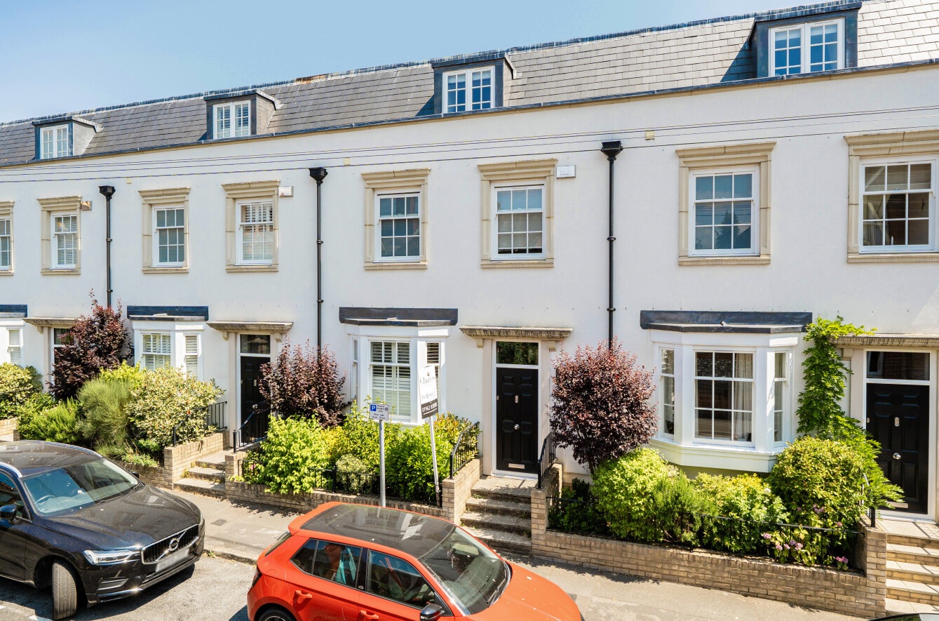 4 bedroom terraced house for sale