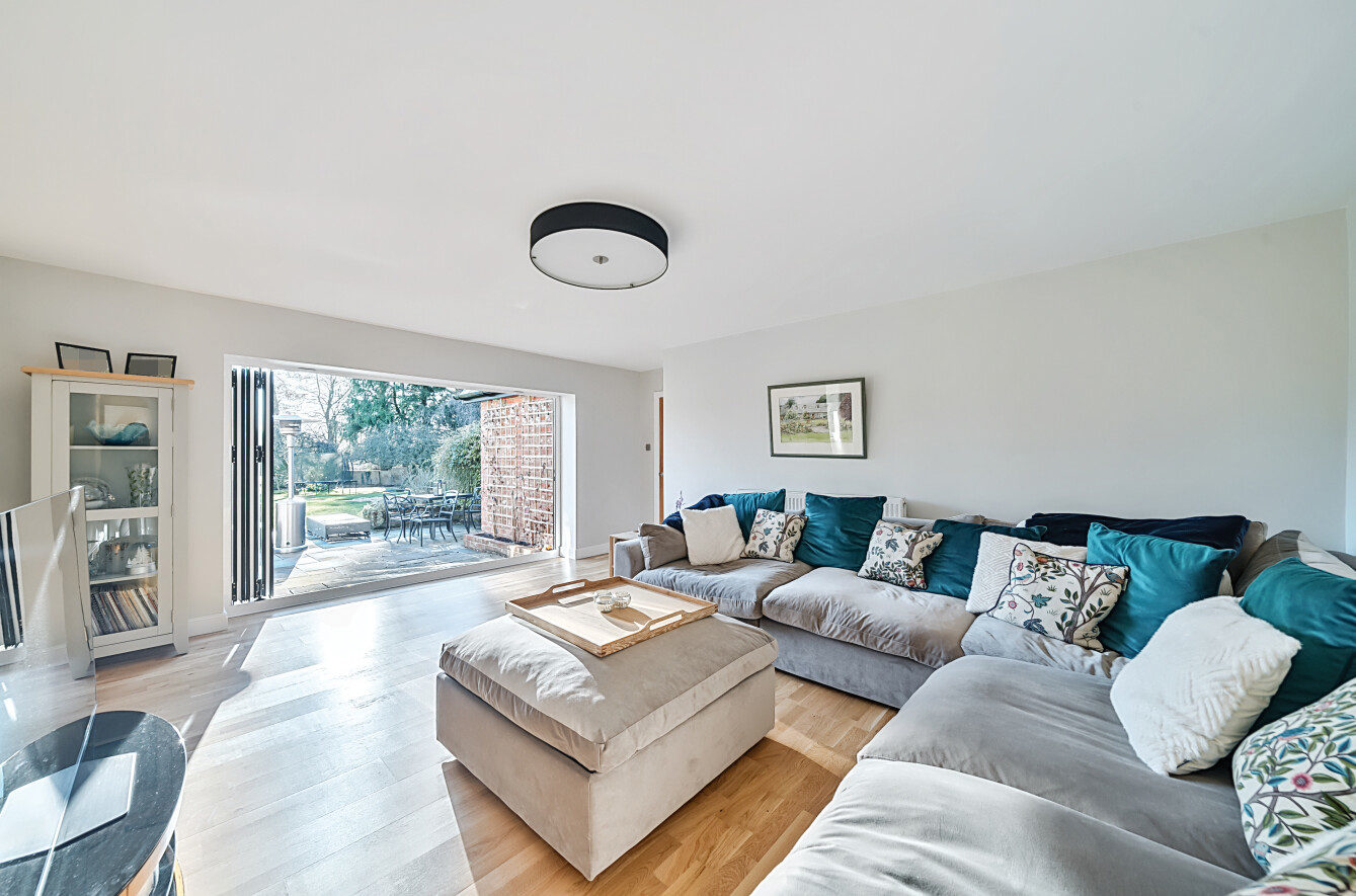 5 bedroom  detached house for sale