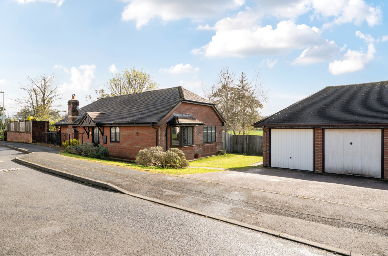 3 bedroom detached bungalow for sale