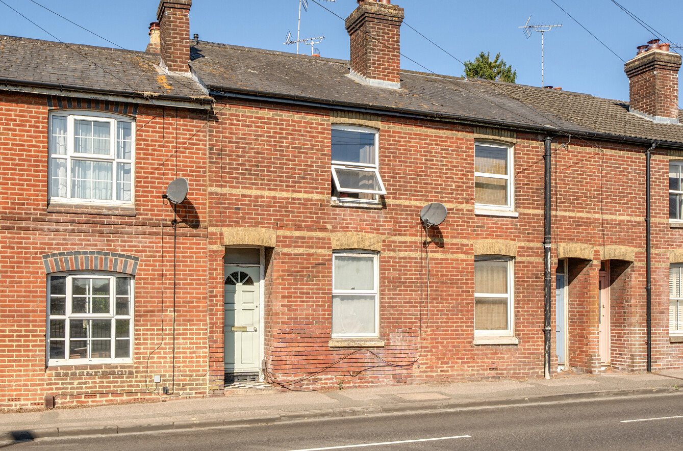 2 bedroom  terraced house for sale