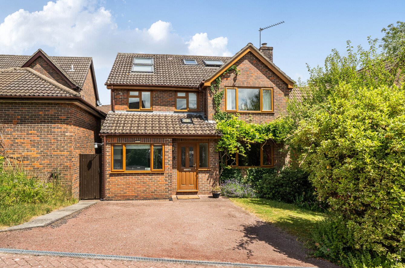 5 bedroom detached house for sale