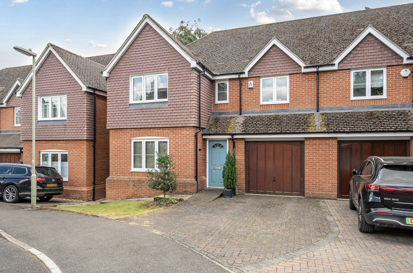 4 bedroom semi-detached house for sale