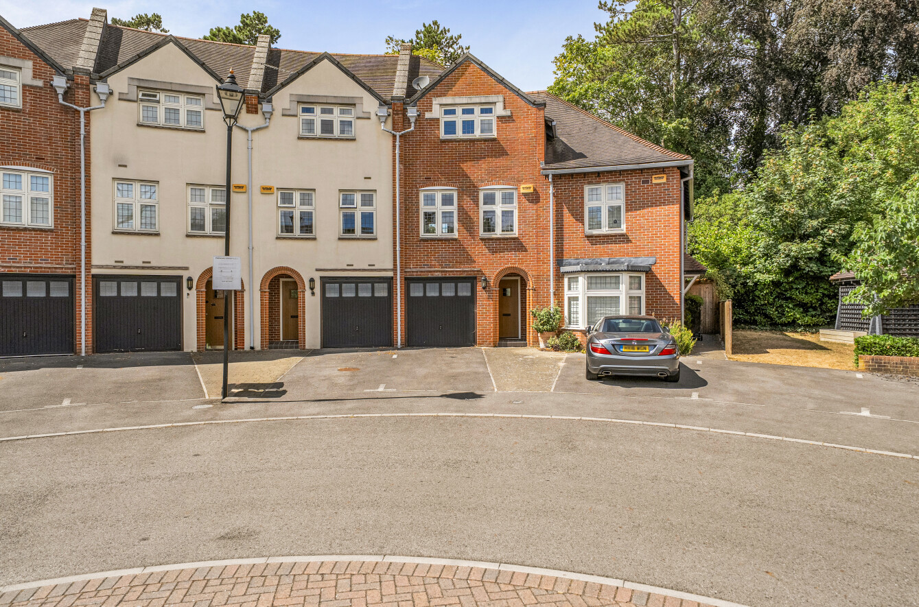 4 bedroom terraced house for sale