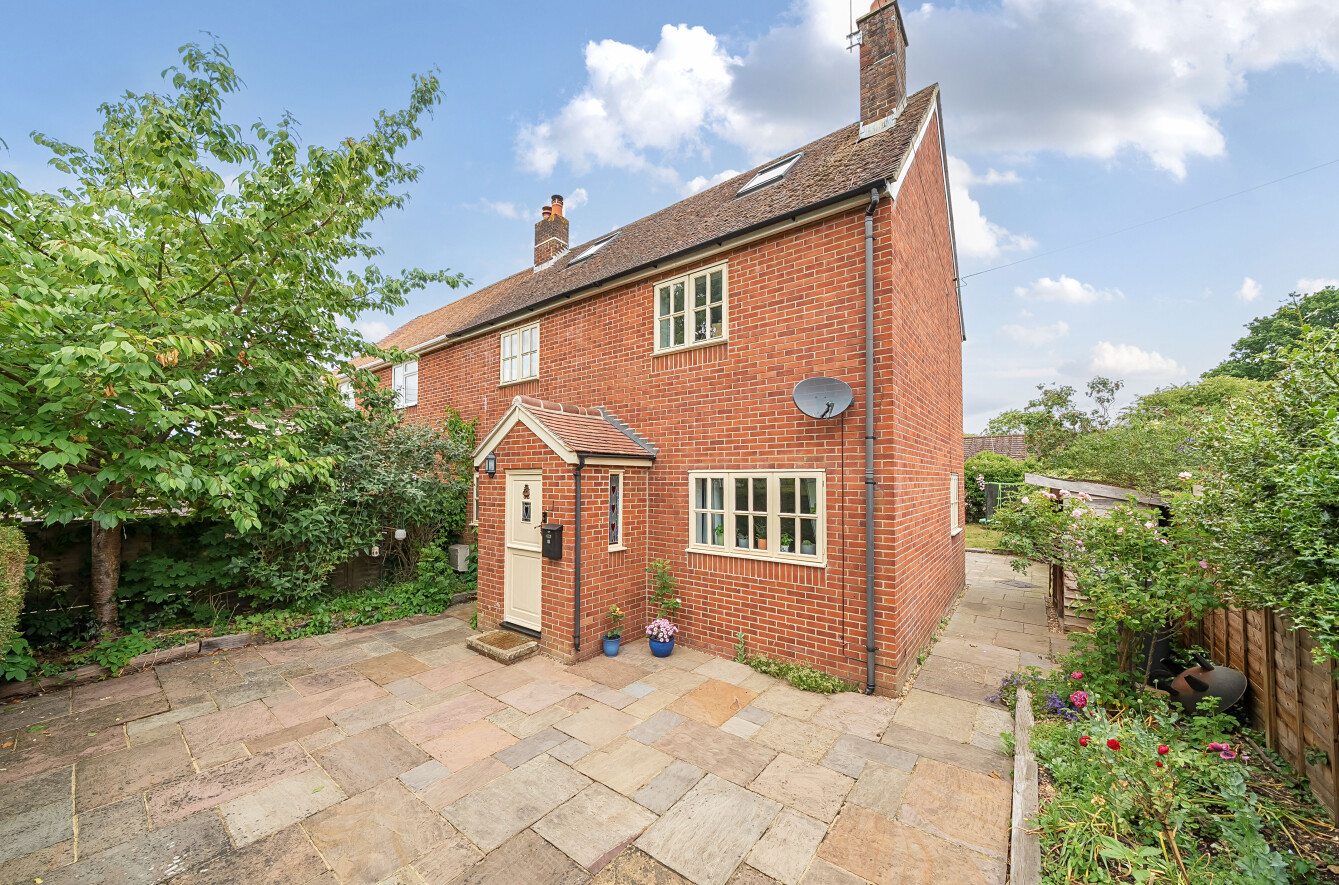 3 bedroom  semi-detached house for sale