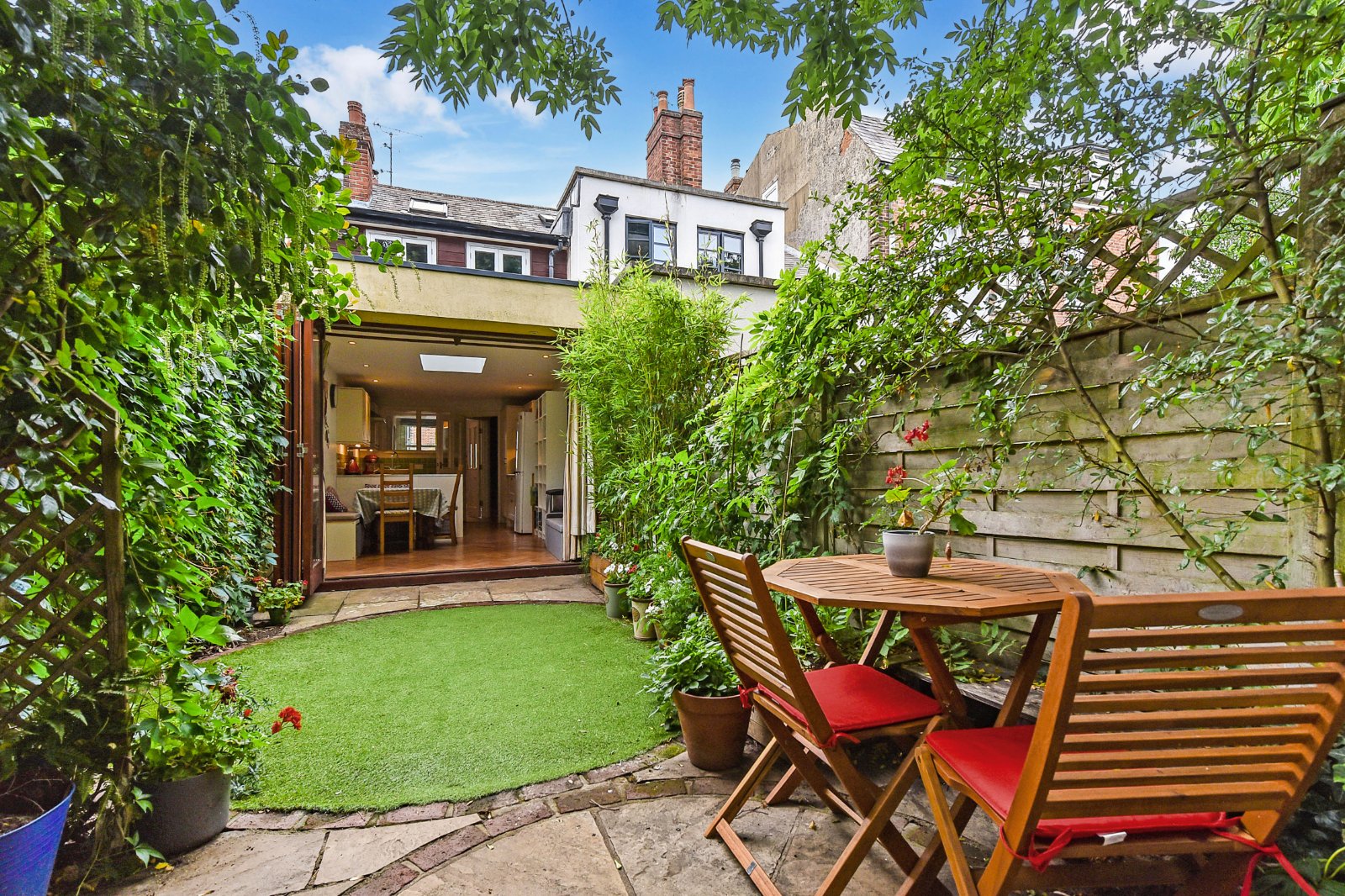 3 bedroom  terraced house for sale