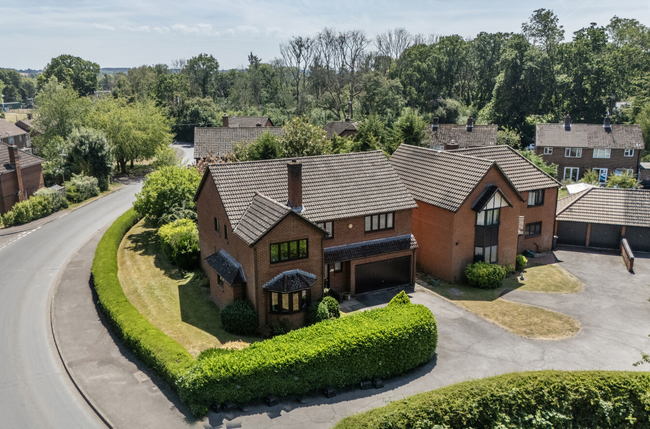 5 bedroom  detached house for sale