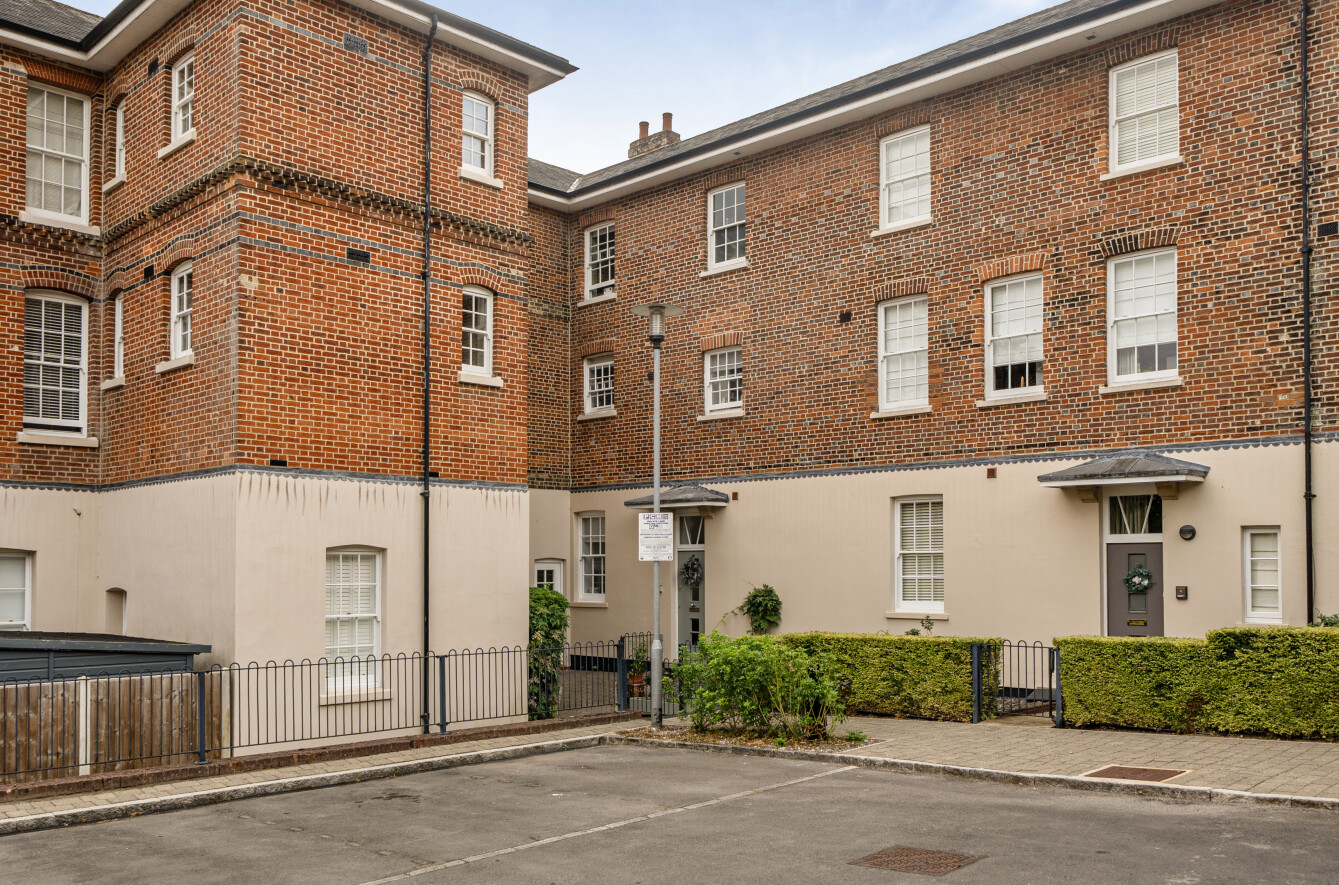 3 bedroom  terraced house for sale
