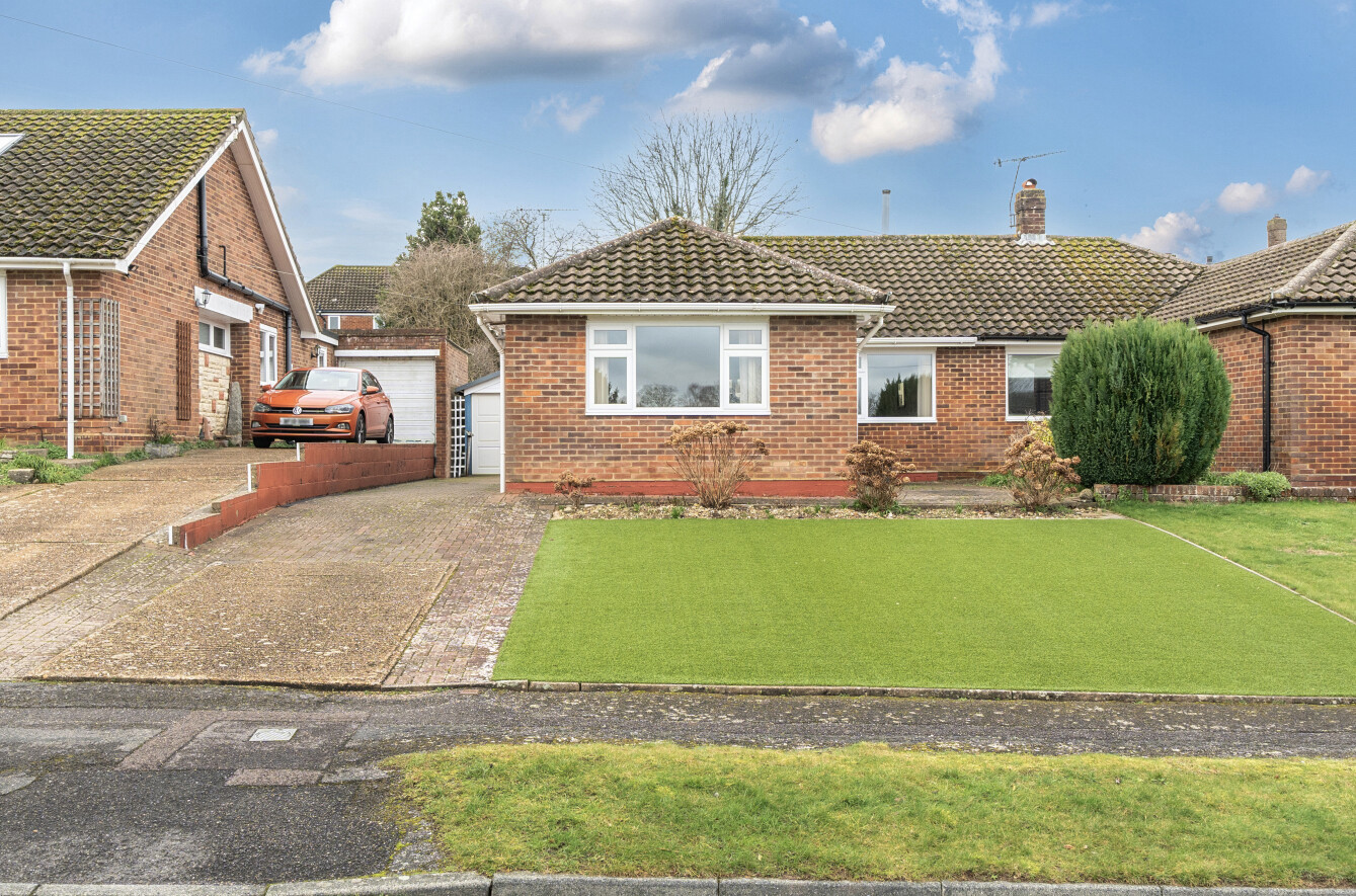 2 bedroom semi-detached bungalow for sale