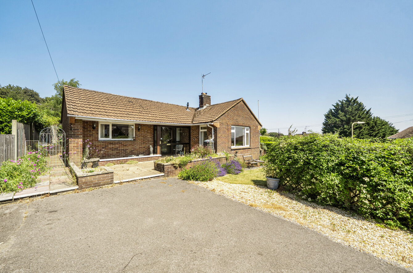 2 bedroom detached bungalow for sale