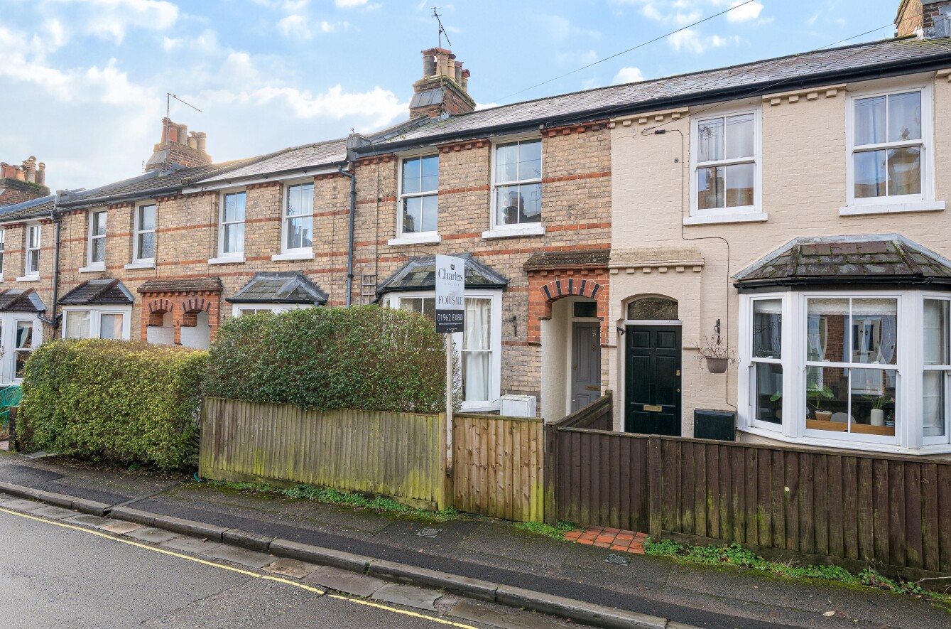 2 bedroom  terraced house for sale